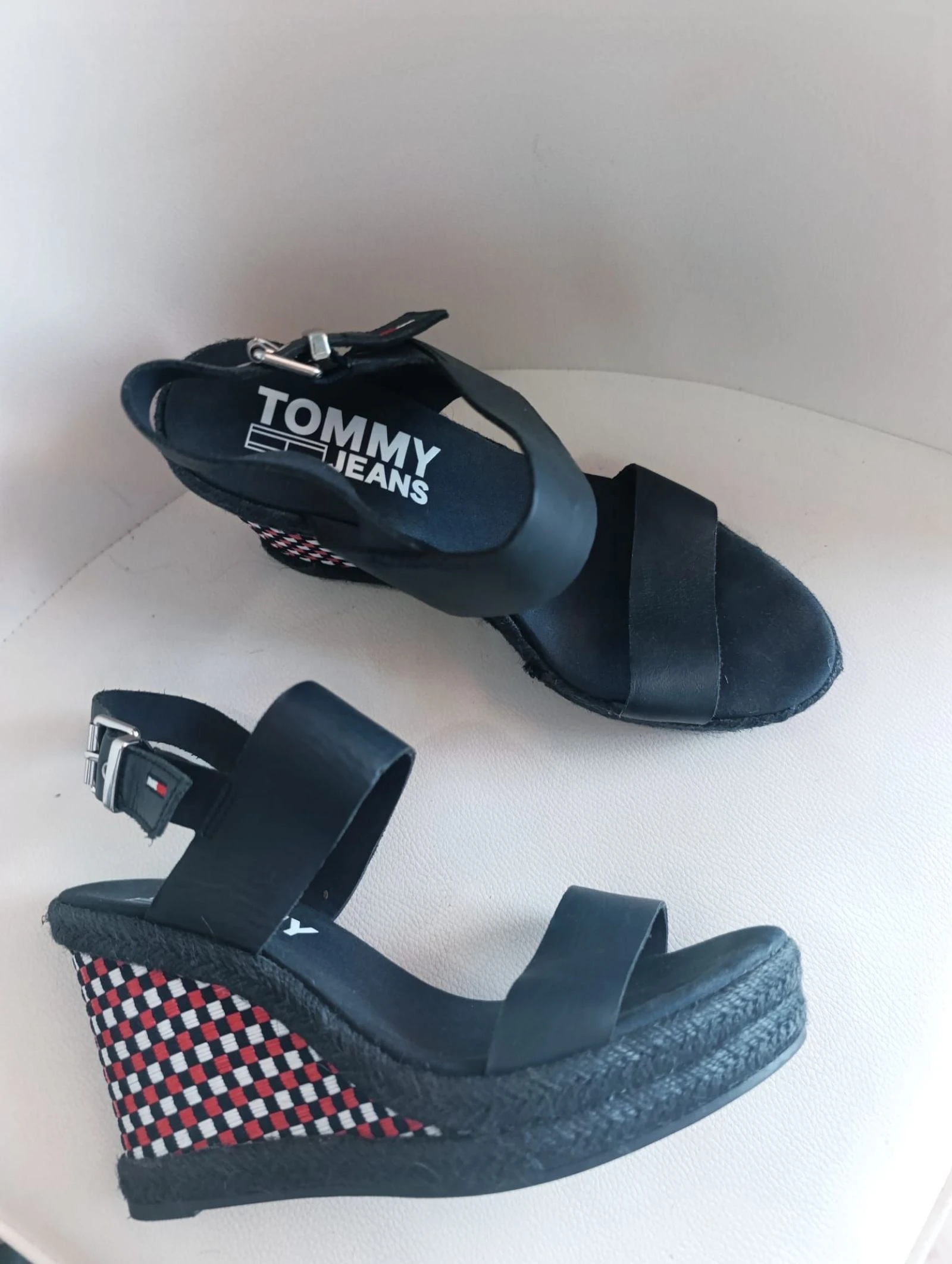 Sandales Tommy Hilfiger en cuir neuves taille 37 – photo 6